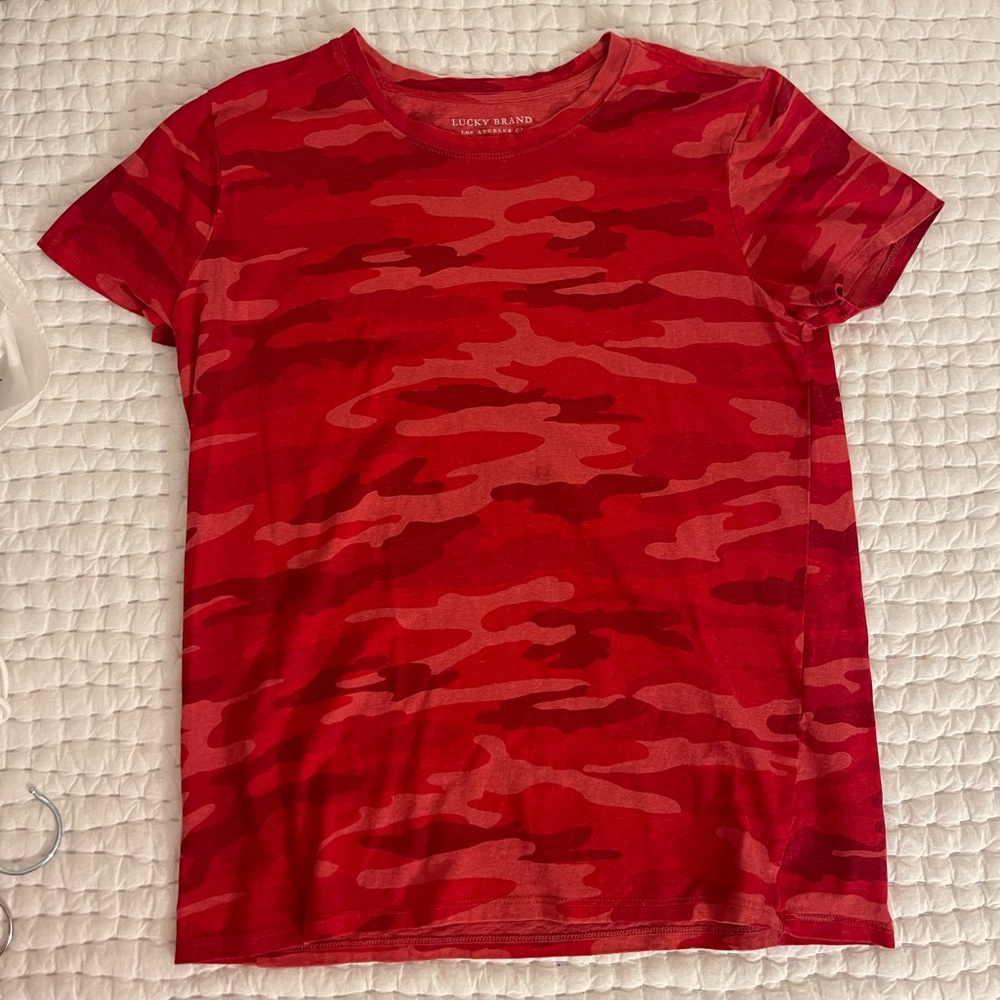 Lucky Brand - Red camo tshirt